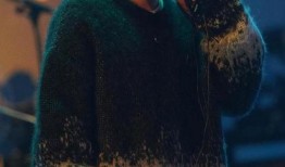 张小寒最新爆料男歌手,当红男歌手背后的故事